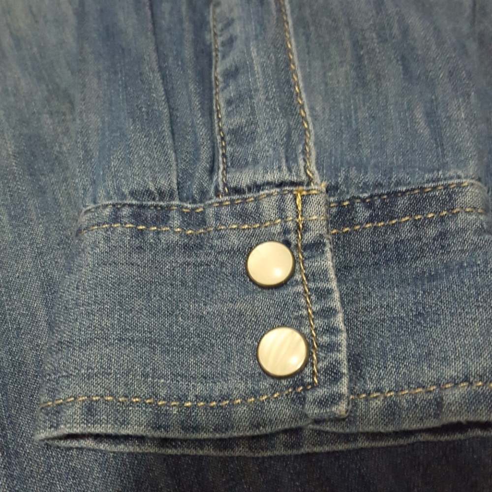GAP denim pearl snap button down - Picture 4 of 6